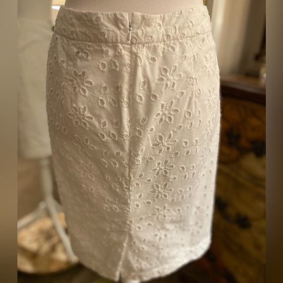🎉SALE🎉Old Navy 🥰 White Embroidered Skirt - Picture 3 of 11